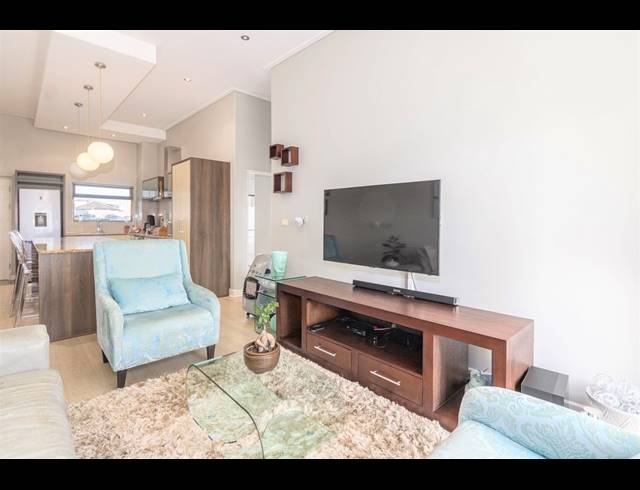 2 BEDROOM APARTMENT RENTED IN CENTURY CITY
